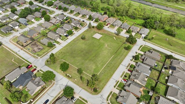 8734 E 160th Place S, Bixby, OK 74008