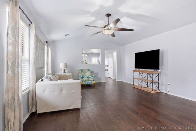 8734 E 160th Place S, Bixby, OK 74008