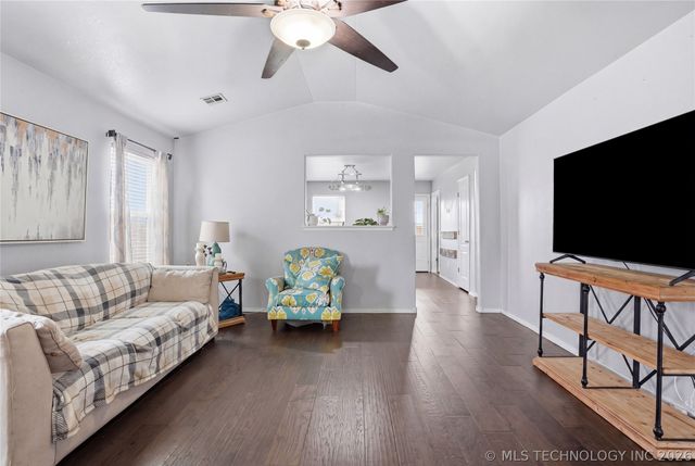 8734 E 160th Place S, Bixby, OK 74008