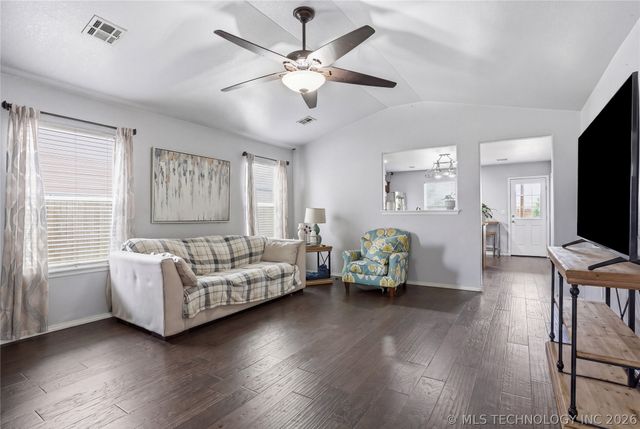 8734 E 160th Place S, Bixby, OK 74008