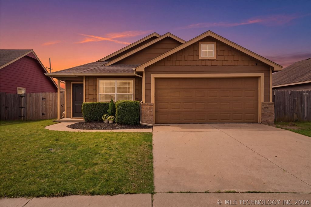 8734 E 160th Place S, Bixby, OK 74008