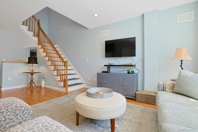 44 Alexander Court, Nanuet, NY 10954