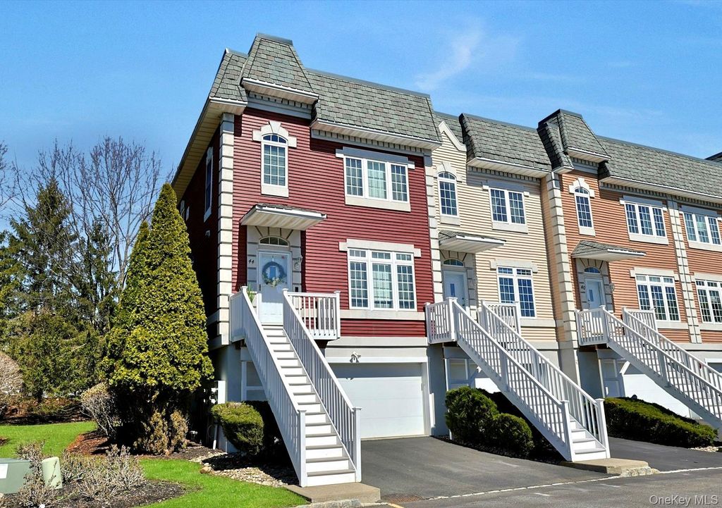 44 Alexander Court, Nanuet, NY 10954