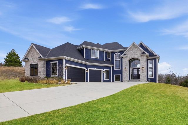 N87W25037 Bay COURT, Sussex, WI 53089