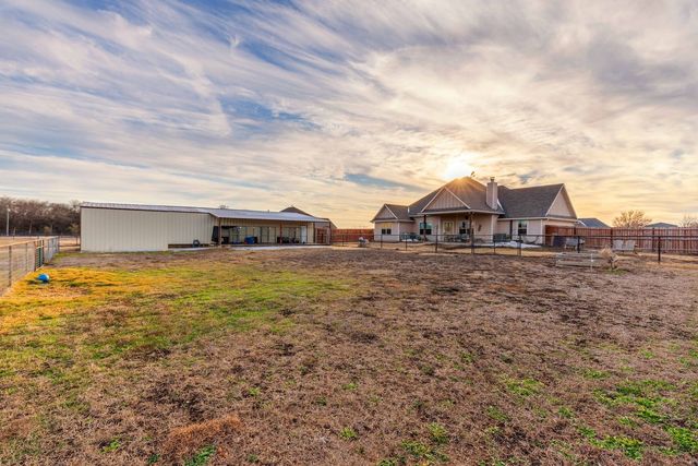 675 County Road 4935, Trenton, TX 75490