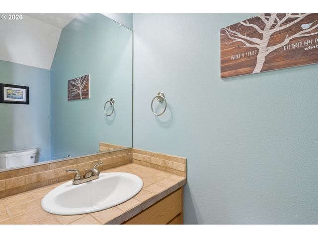 1721 N MANZANITA St, Canby, OR 97013