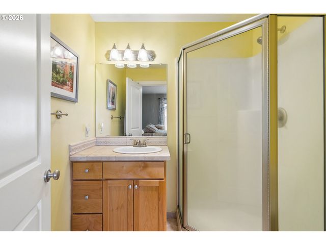 1721 N MANZANITA St, Canby, OR 97013