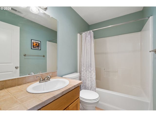 1721 N MANZANITA St, Canby, OR 97013