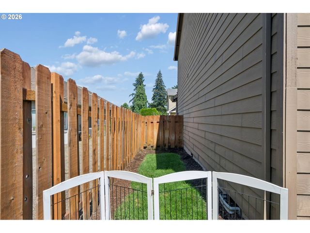 1721 N MANZANITA St, Canby, OR 97013