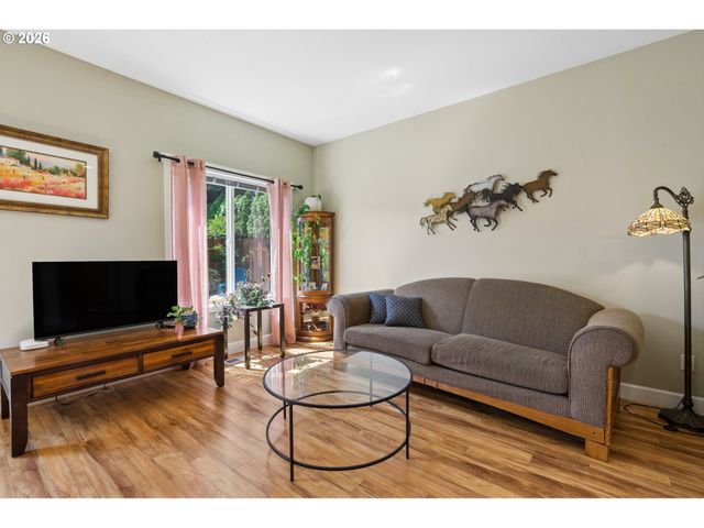 1721 N MANZANITA St, Canby, OR 97013