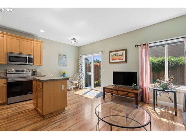1721 N MANZANITA St, Canby, OR 97013