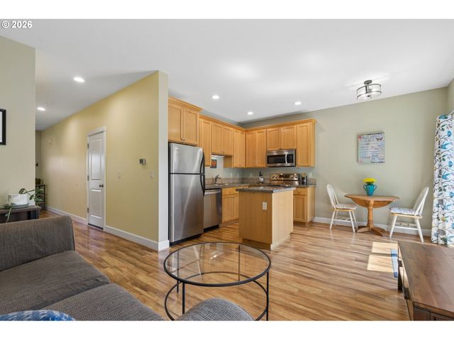 1721 N MANZANITA St, Canby, OR 97013