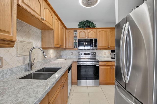 1141 Violet Terrace 202, Delray Beach, FL 33445