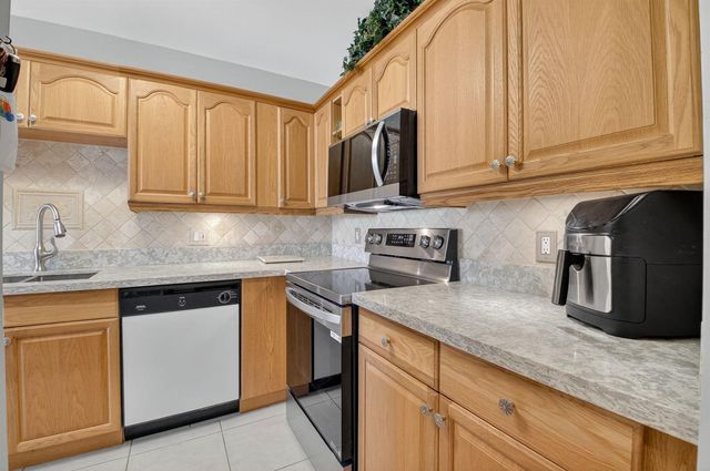 1141 Violet Terrace 202, Delray Beach, FL 33445