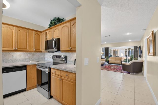 1141 Violet Terrace 202, Delray Beach, FL 33445
