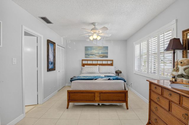 1141 Violet Terrace 202, Delray Beach, FL 33445