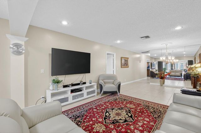 1141 Violet Terrace 202, Delray Beach, FL 33445