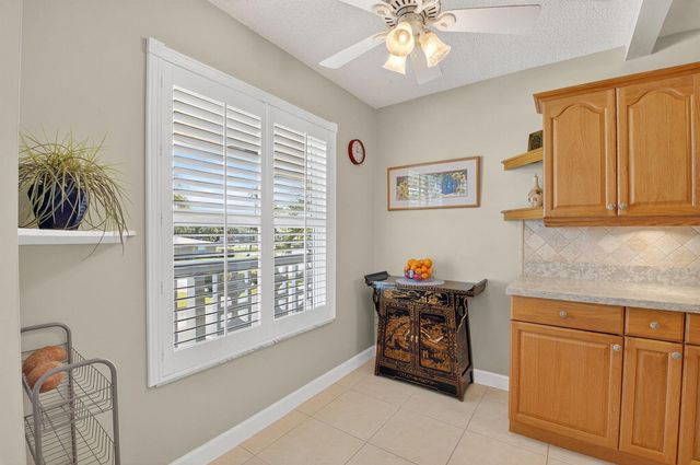 1141 Violet Terrace 202, Delray Beach, FL 33445