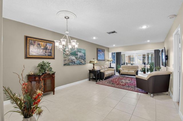1141 Violet Terrace 202, Delray Beach, FL 33445