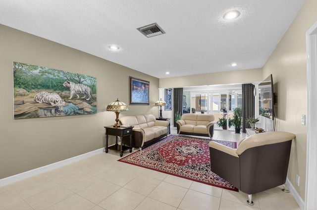 1141 Violet Terrace 202, Delray Beach, FL 33445