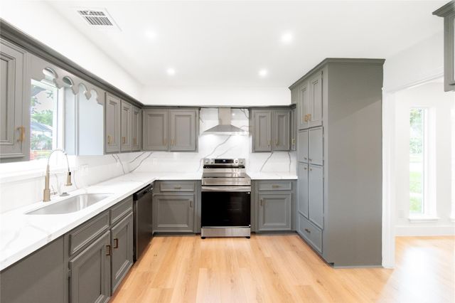 15202 La Paloma Drive, Houston, TX 77083