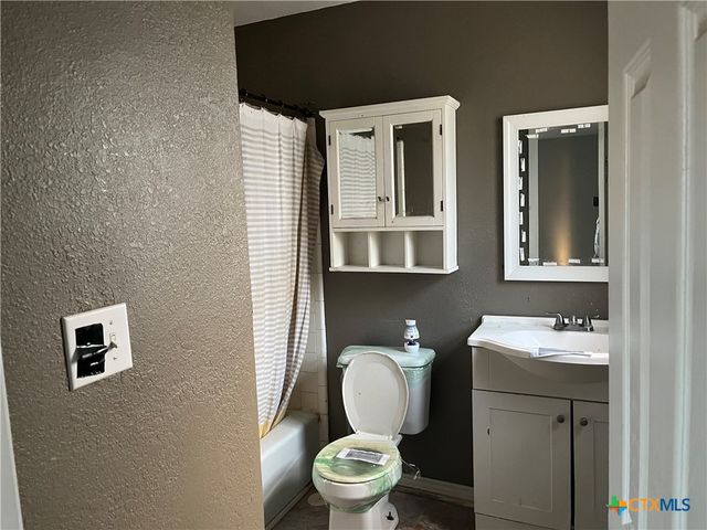 709 Pheasant Drive, Victoria, TX 77905