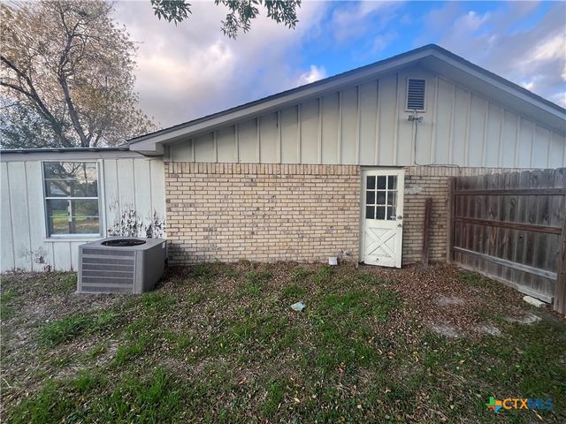 709 Pheasant Drive, Victoria, TX 77905