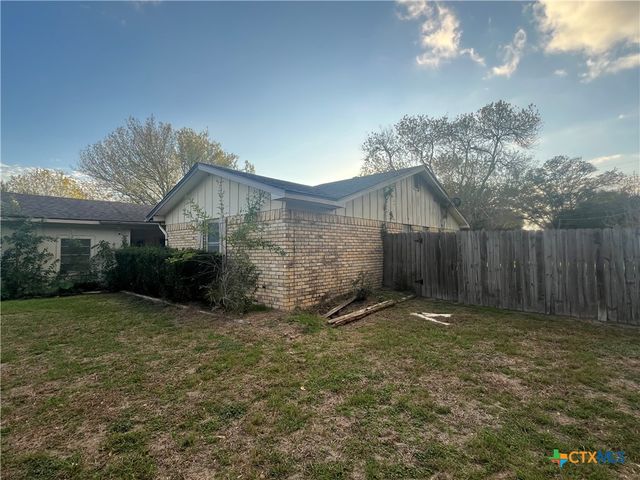 709 Pheasant Drive, Victoria, TX 77905