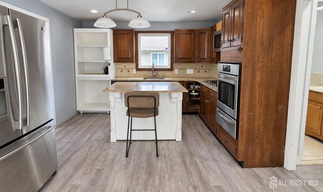 11 Pershing Avenue, Sayreville, NJ 08872