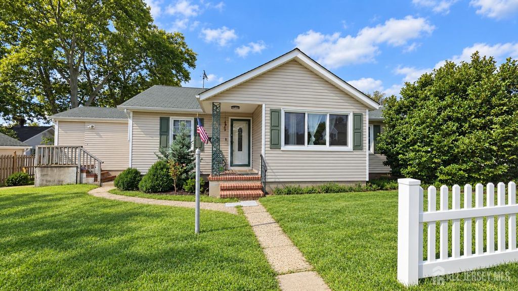 11 Pershing Avenue, Sayreville, NJ 08872