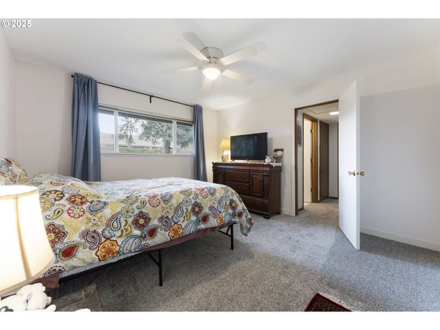 11760 Sw KING GEORGE Dr, Portland, OR 97224