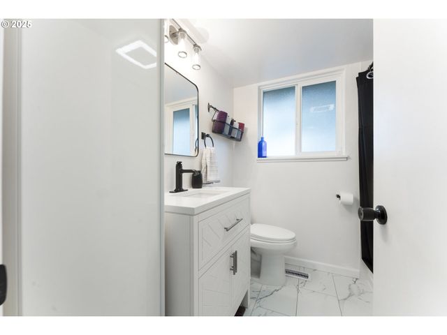 11760 Sw KING GEORGE Dr, Portland, OR 97224