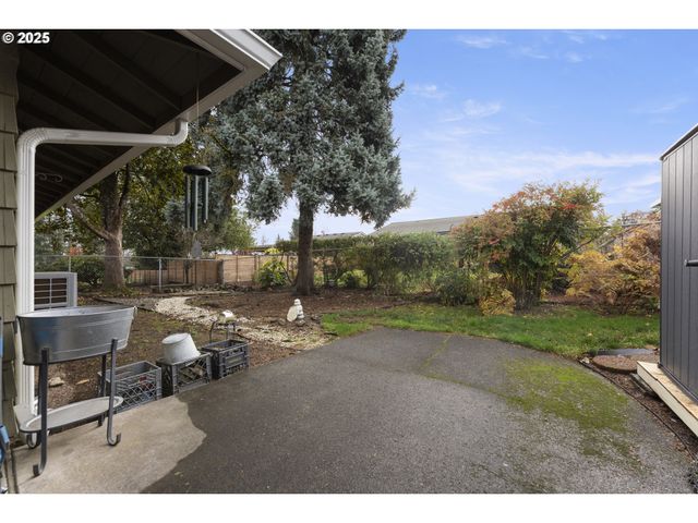 11760 Sw KING GEORGE Dr, Portland, OR 97224