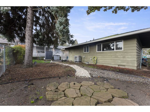 11760 Sw KING GEORGE Dr, Portland, OR 97224