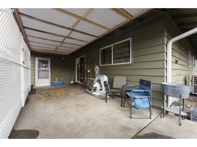 11760 Sw KING GEORGE Dr, Portland, OR 97224