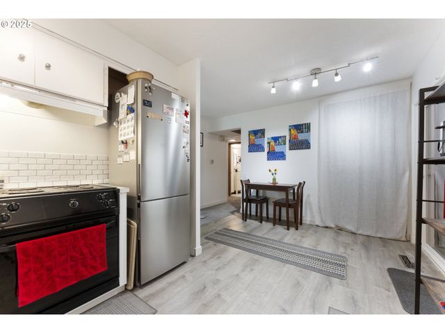 11760 Sw KING GEORGE Dr, Portland, OR 97224