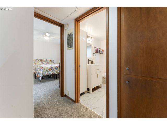 11760 Sw KING GEORGE Dr, Portland, OR 97224