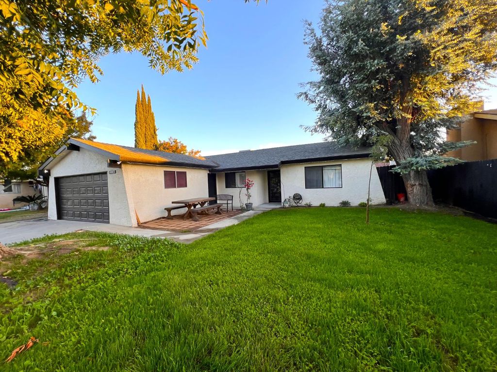 4249 W Dayton Avenue, Fresno, CA 93722