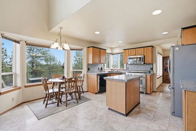 7706 N Cedar Rd, Spokane, WA 99208