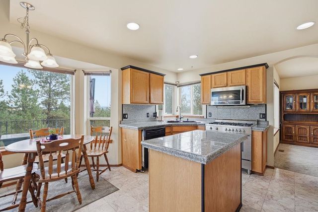 7706 N Cedar Rd, Spokane, WA 99208