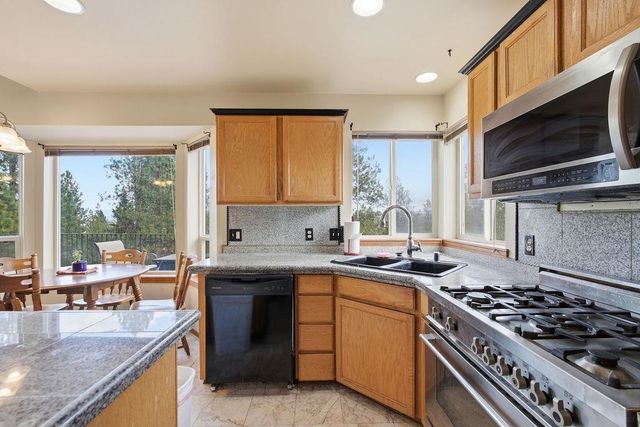 7706 N Cedar Rd, Spokane, WA 99208