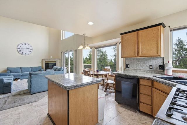 7706 N Cedar Rd, Spokane, WA 99208