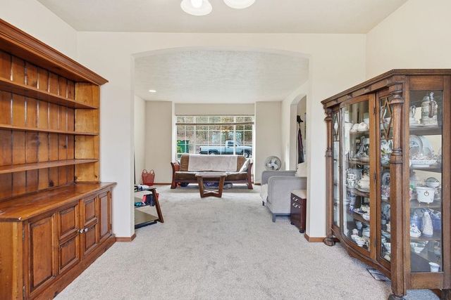 7706 N Cedar Rd, Spokane, WA 99208