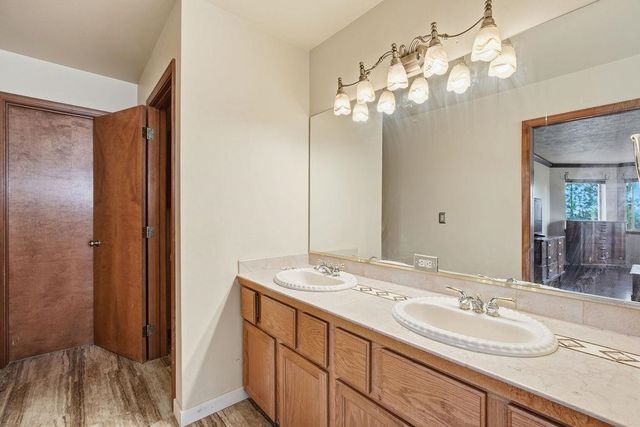 7706 N Cedar Rd, Spokane, WA 99208