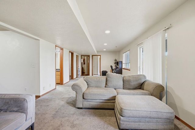 7706 N Cedar Rd, Spokane, WA 99208