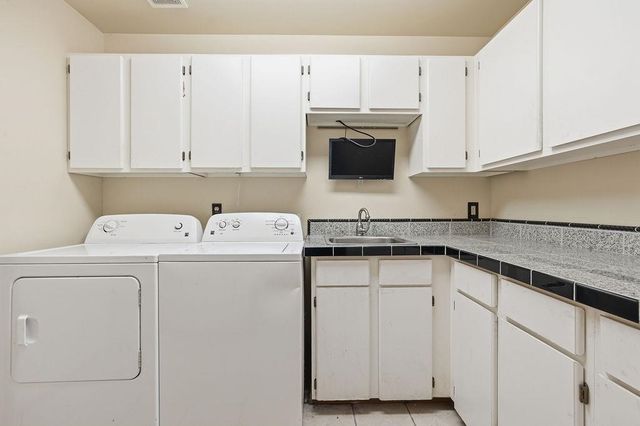 7706 N Cedar Rd, Spokane, WA 99208