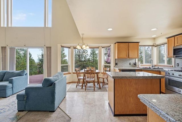 7706 N Cedar Rd, Spokane, WA 99208