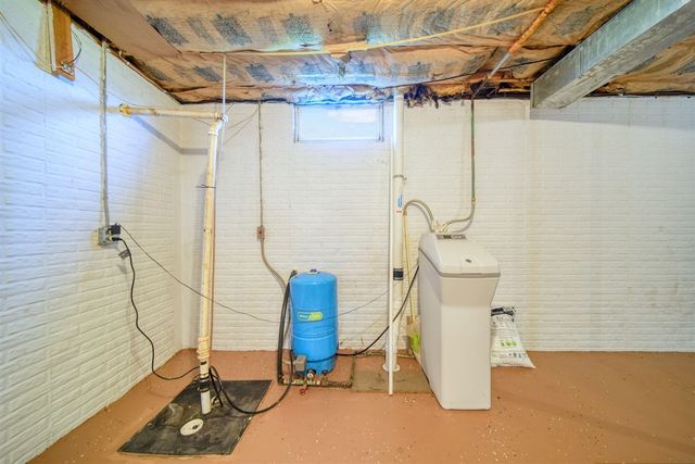 186 Harris Drive, Cement City, MI 49233