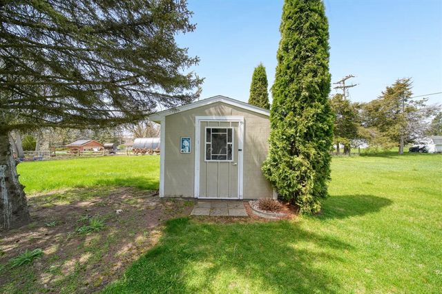 186 Harris Drive, Cement City, MI 49233