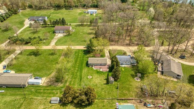 186 Harris Drive, Cement City, MI 49233
